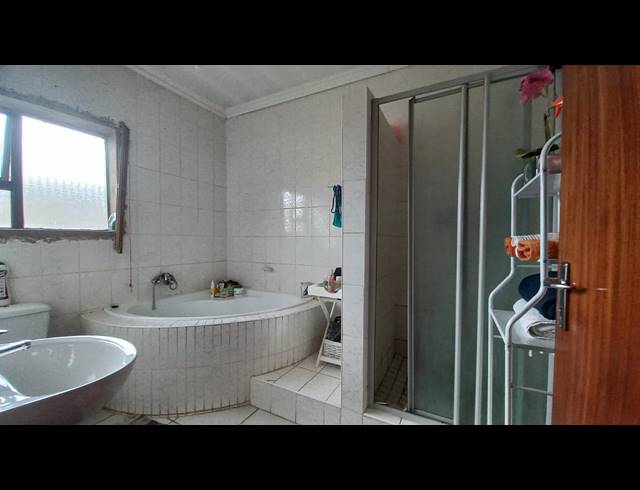 4 BEDROOM HOUSE TO LET IN MANDELA VIEW
